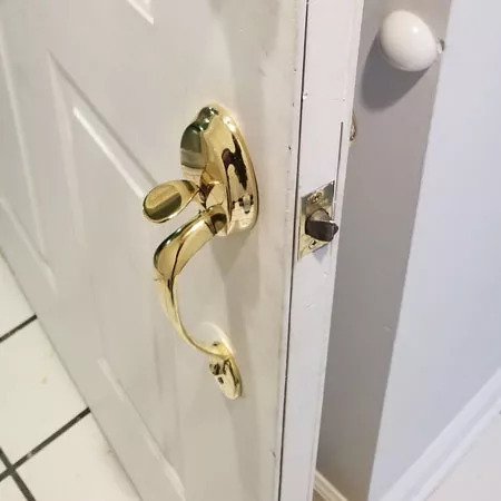 residential-new-lock-with-latch