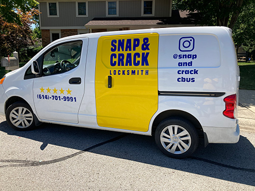 image of a Snap & Crack Locksmith van