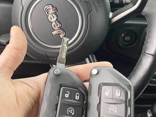 New Jeep key fob replacement for our customer near Lancaster, OH - Ready to start the engine!